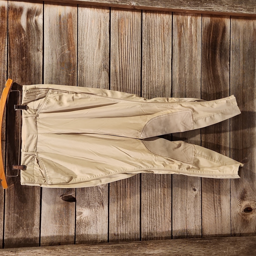 Ariat All Circuit Breeches Measures Size 30 - 32 (they are mislabeled as 26L)